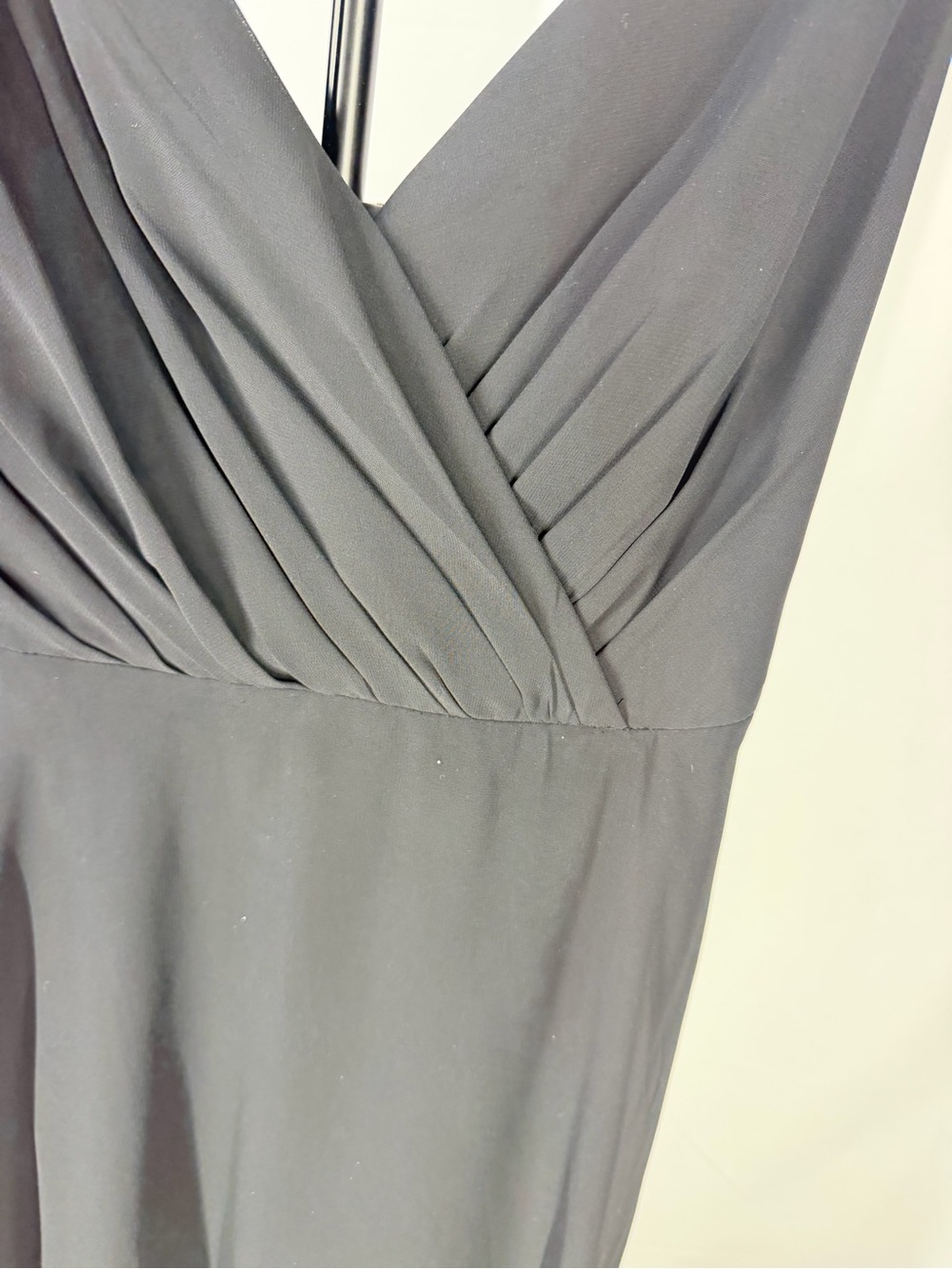 Elegant Black V-Neck Maxi Dress - Picture 3 of 7